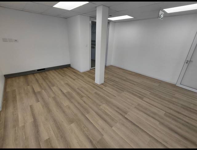 235M² OFFICE TO LET IN BRYANSTON